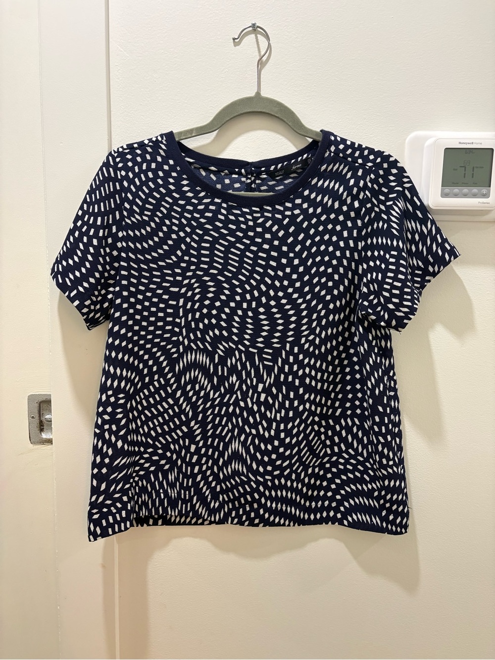 FORME | Navy and White Patterned Short Sleeve Women's Blouse